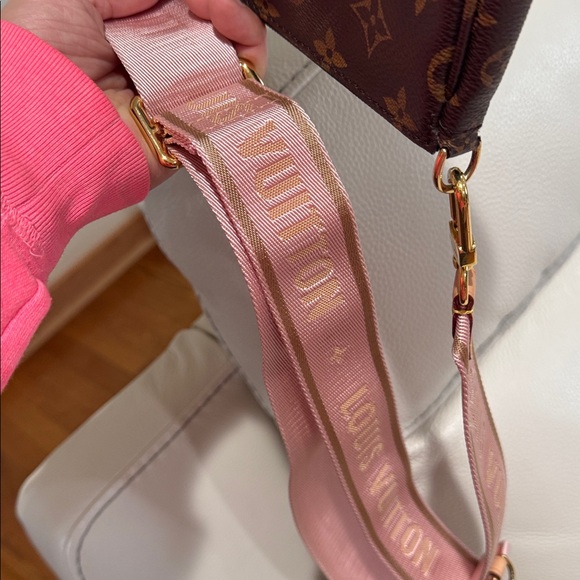 Authentic Multi Pochette Accessories with pink strap! 
In excellent condition! - Picture 11 of 17